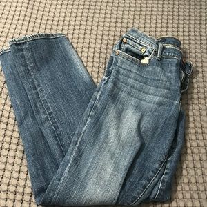 Medium washed blue jeans